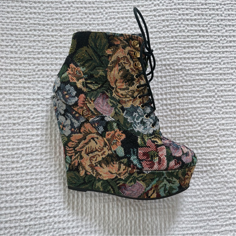 VINTAGE Textured Fabric Floral Lace-Up Wedge Heel Booties